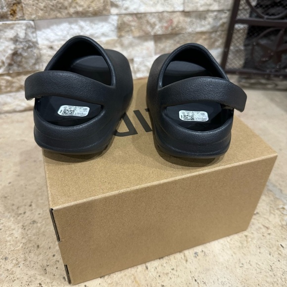 ADIDAS YEEZY SLIDE ONYX INFANTS HQ4118 SIZE 7K TODDLERS "NEW IN BOX " - Picture 5 of 7